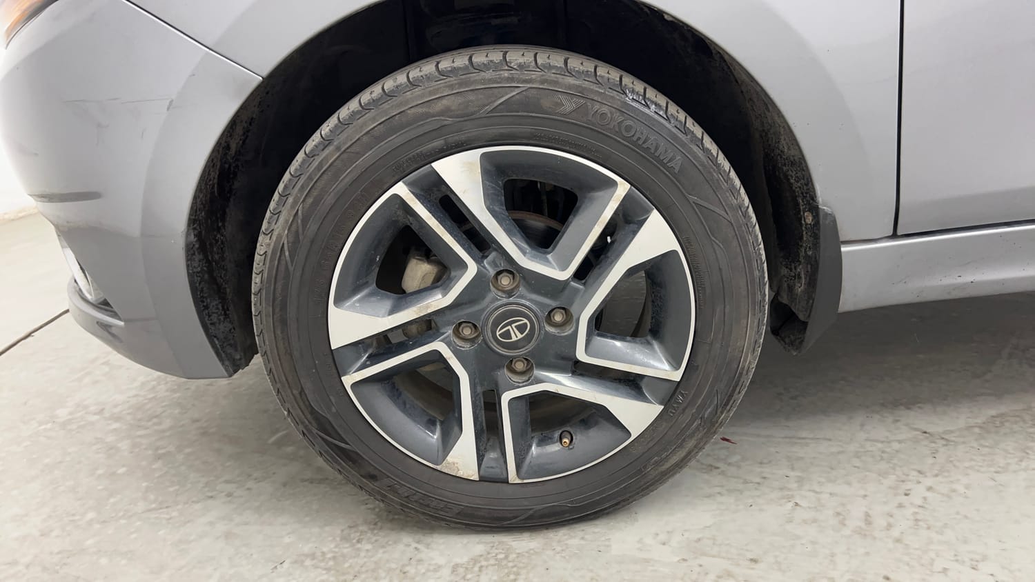 Used 2019 Tata Tigor Revotron XZA Petrol Automatic tyres LEFT FRONT TYRE RIM VIEW