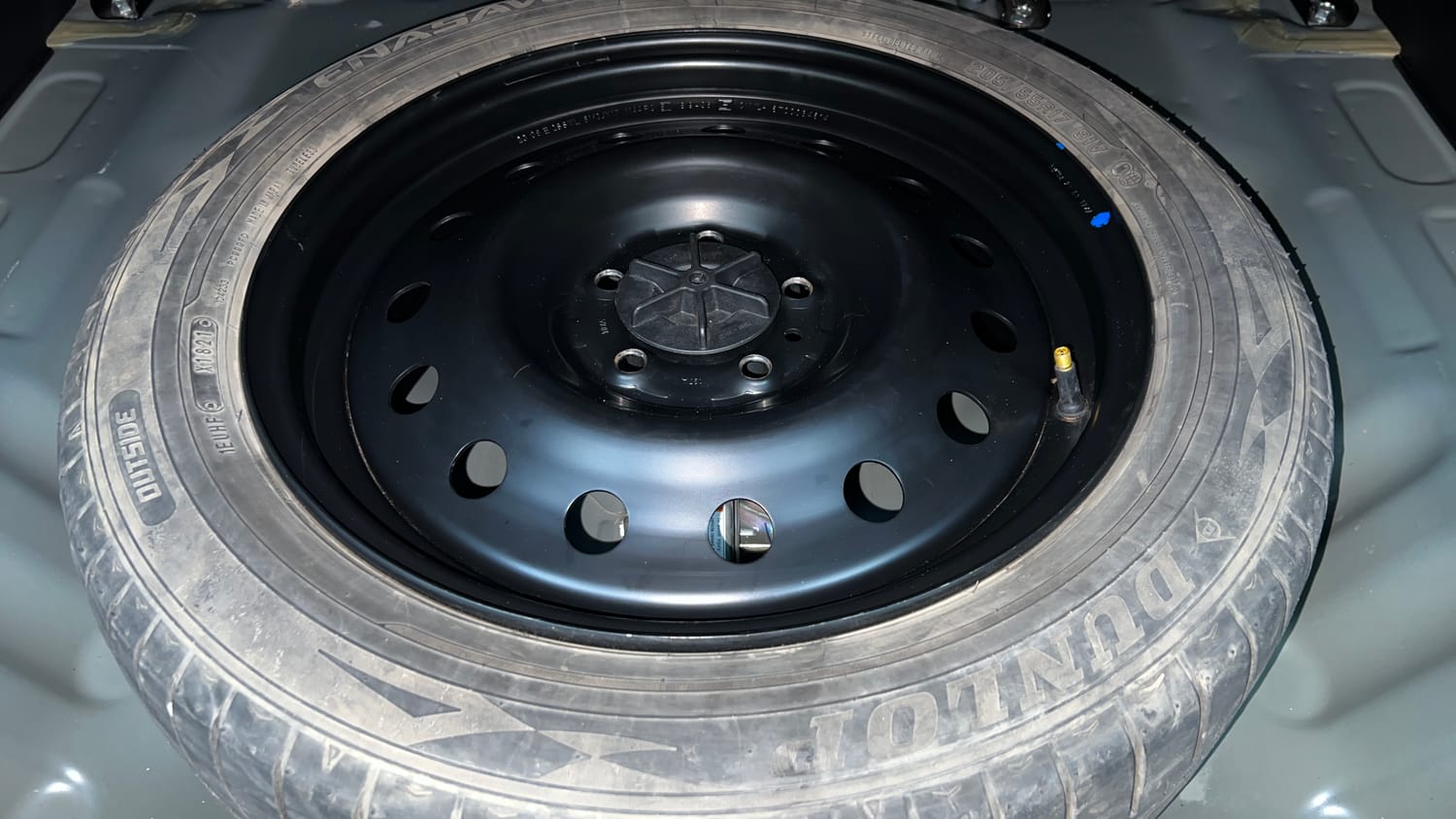 Used 2023 Maruti Suzuki Grand Vitara Zeta Smart Hybrid AT Petrol Automatic tyres SPARE TYRE VIEW