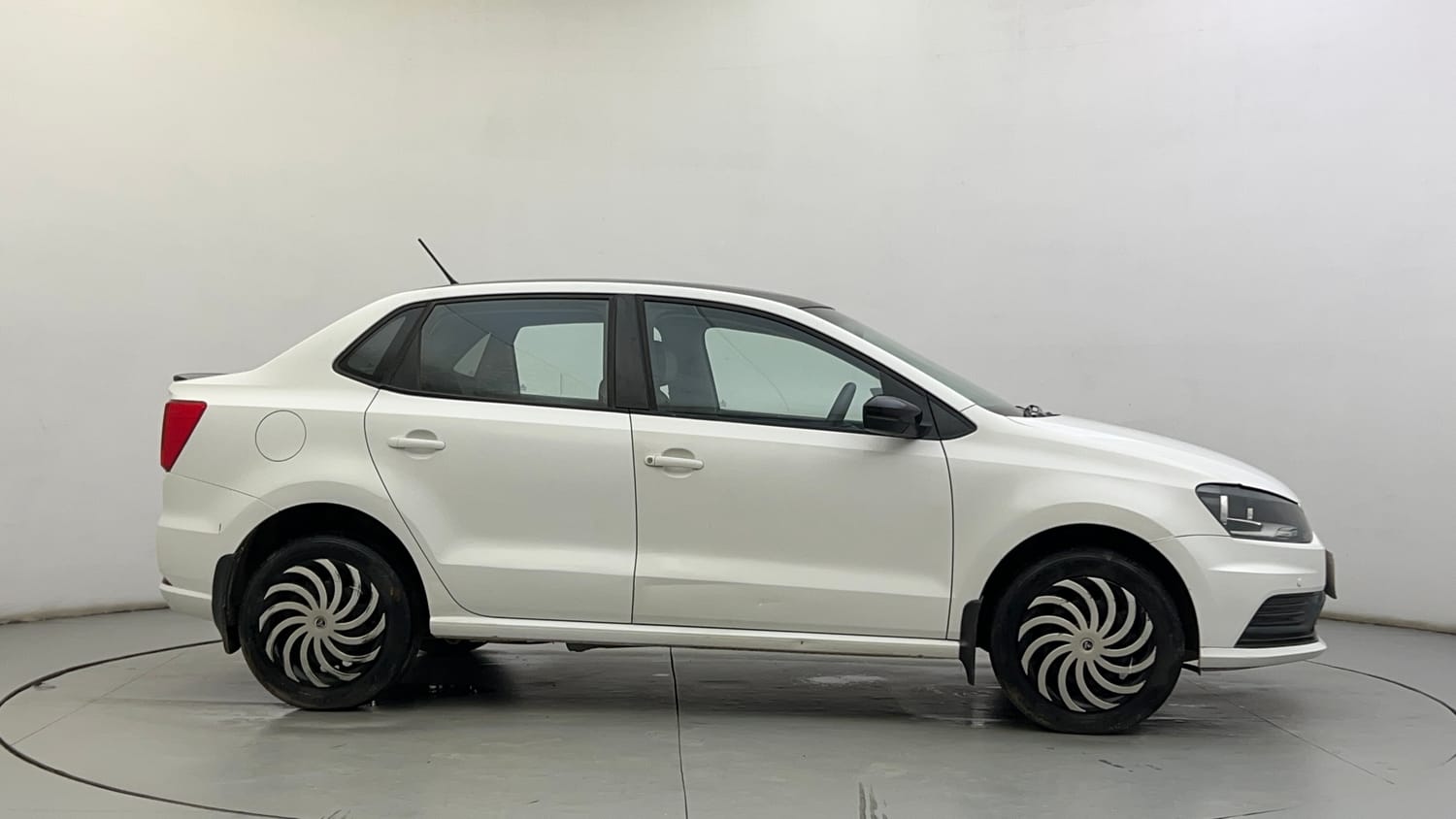 Used 2019 Volkswagen Ameo Comfortline 1.0L (P) Petrol Manual exterior RIGHT SIDE VIEW