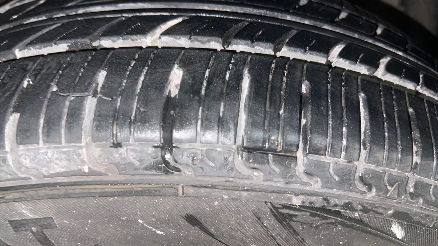 Used 2017 Maruti Suzuki Ertiga ZXI+ Petrol Manual tyres RIGHT FRONT TYRE TREAD VIEW