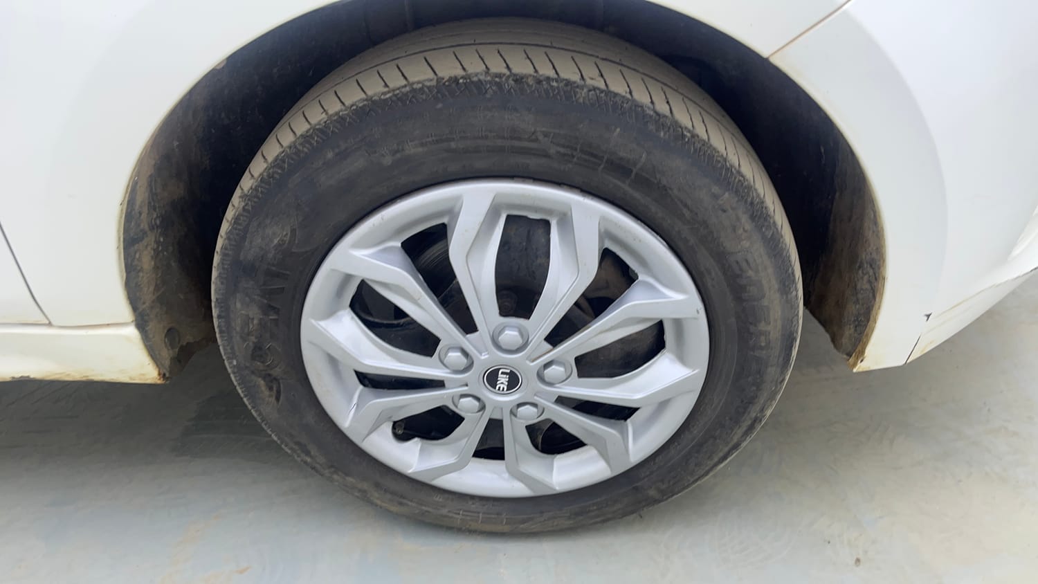 Used 2023 Tata Tiago EV XZ Plus Tech LUX Long Range Electric Automatic tyres RIGHT FRONT TYRE RIM VIEW