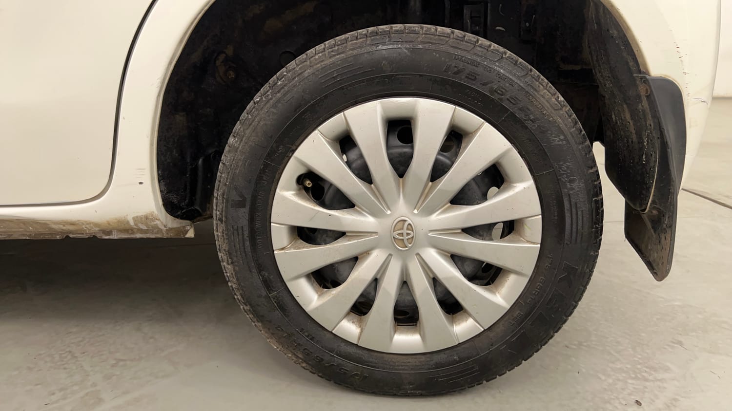 Used 2013 Toyota Etios Liva G Petrol Manual tyres LEFT REAR TYRE RIM VIEW