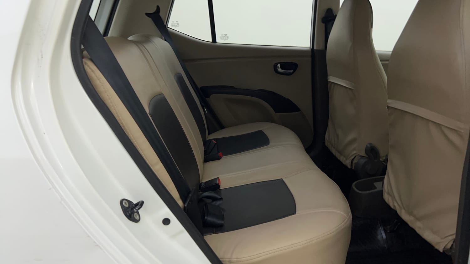 Used 2015 Hyundai i10 Sportz 1.1 iRDE2 Petrol Manual interior RIGHT SIDE REAR DOOR CABIN VIEW