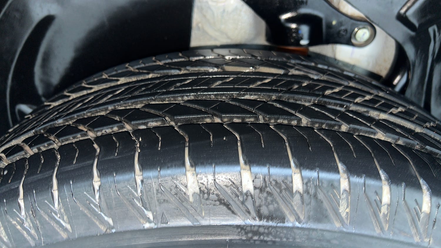Used 2026 Tata Safari Accomplished X Automatic Petrol Automatic tyres RIGHT REAR TYRE TREAD VIEW