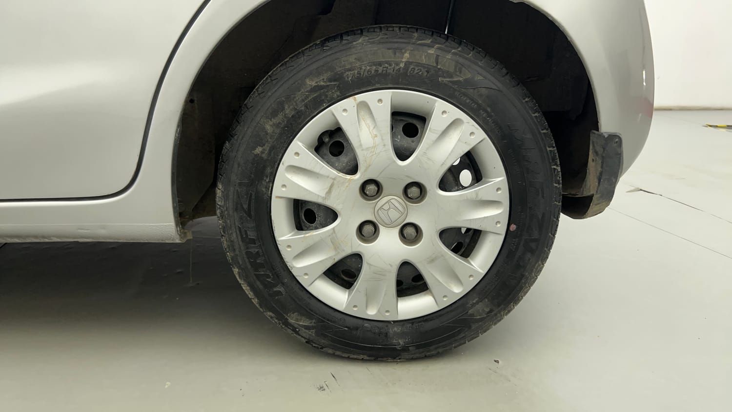 Used 2013 Honda Brio S MT Petrol Manual tyres LEFT REAR TYRE RIM VIEW