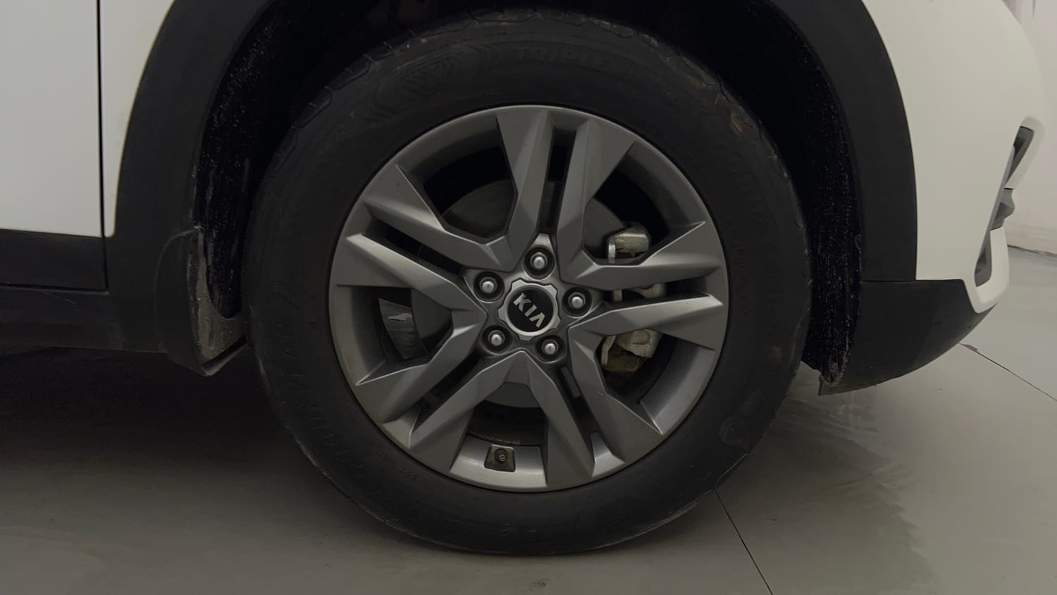 Used 2020 Kia Seltos HTX IVT 1.5 Dual Tone Petrol Automatic tyres RIGHT FRONT TYRE RIM VIEW