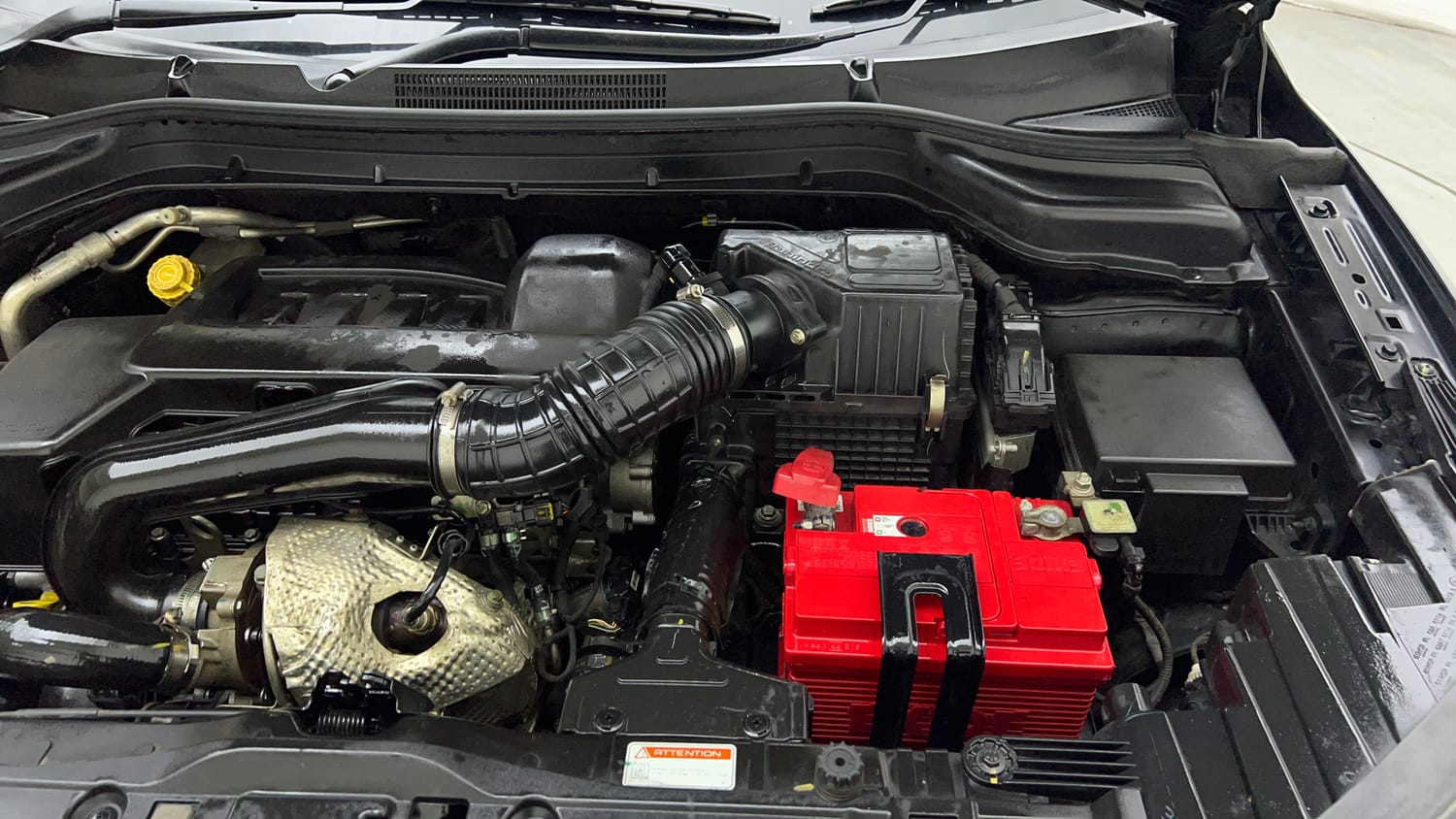 Used 2022 Mahindra XUV 300 W8 (O) 1.5 Diesel Diesel Manual engine ENGINE LEFT SIDE VIEW