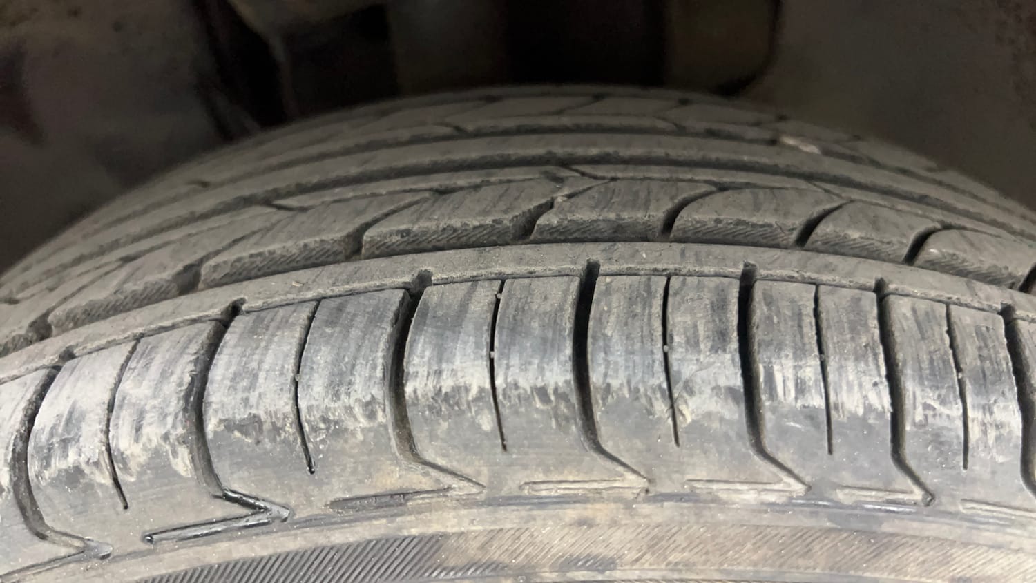 Used 2017 Tata Tiago Revotron XE (O) Petrol Manual tyres LEFT FRONT TYRE TREAD VIEW