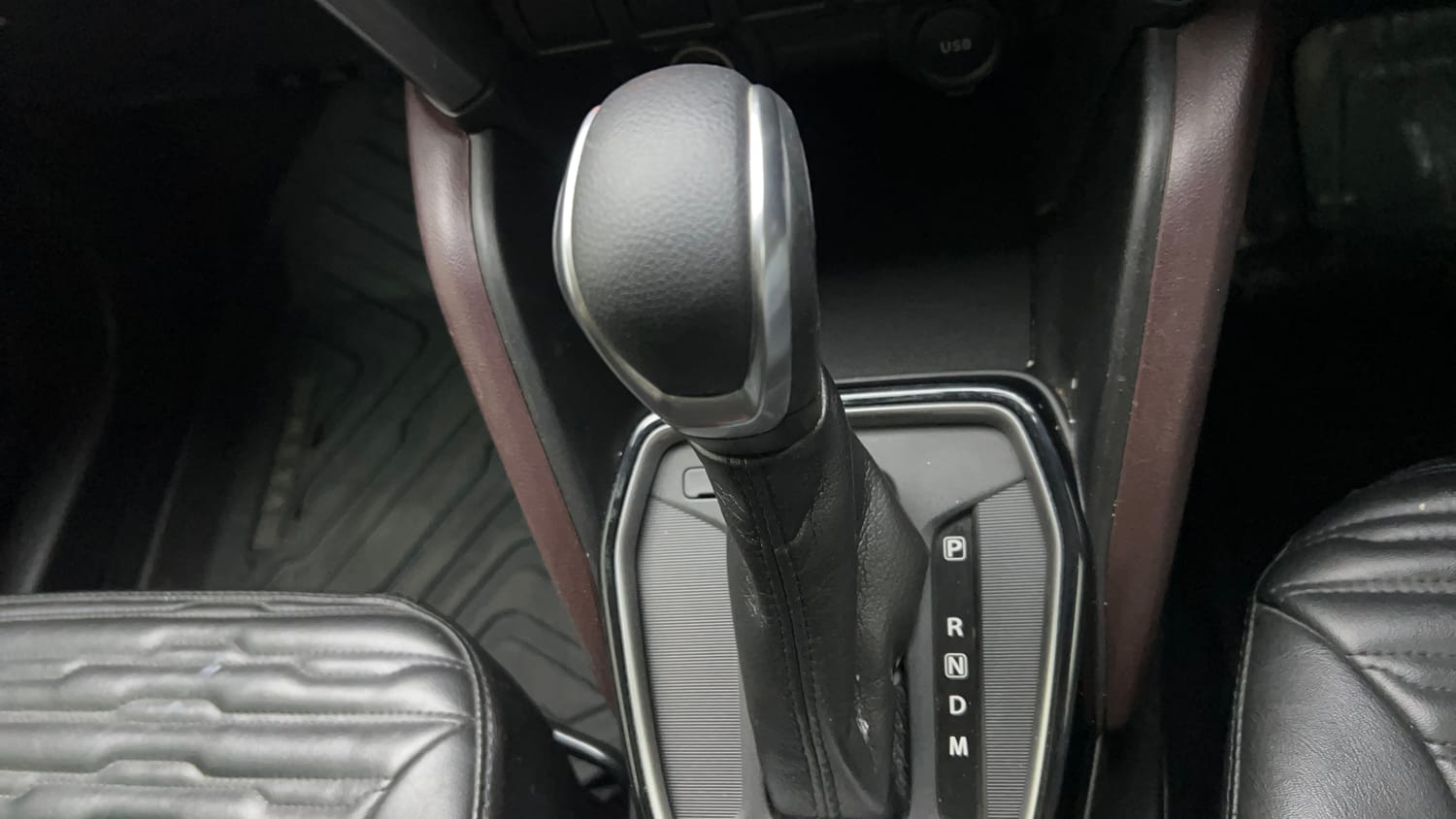 Used 2023 Maruti Suzuki Grand Vitara Zeta Smart Hybrid AT Petrol Automatic interior GEAR  KNOB VIEW