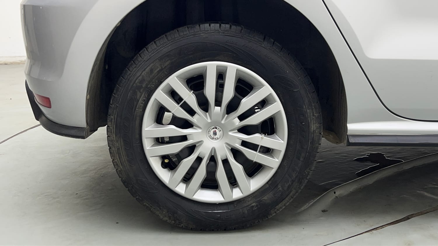 Used 2022 Volkswagen Polo Trendline 1.0L MPI Petrol Manual tyres RIGHT REAR TYRE RIM VIEW