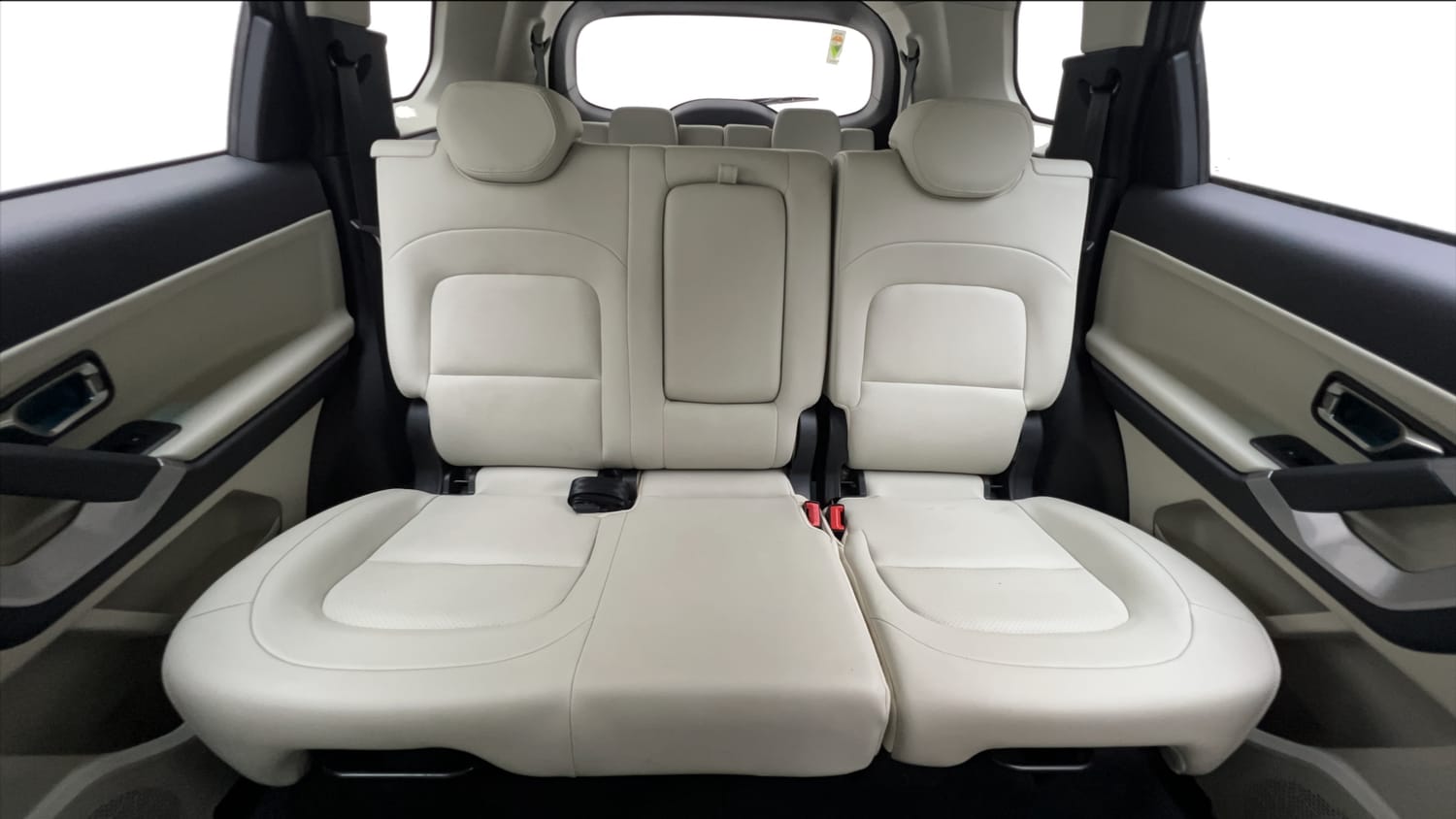 Used 2022 Tata Safari XZA Plus Diesel Automatic interior REAR SEAT CONDITION VIEW