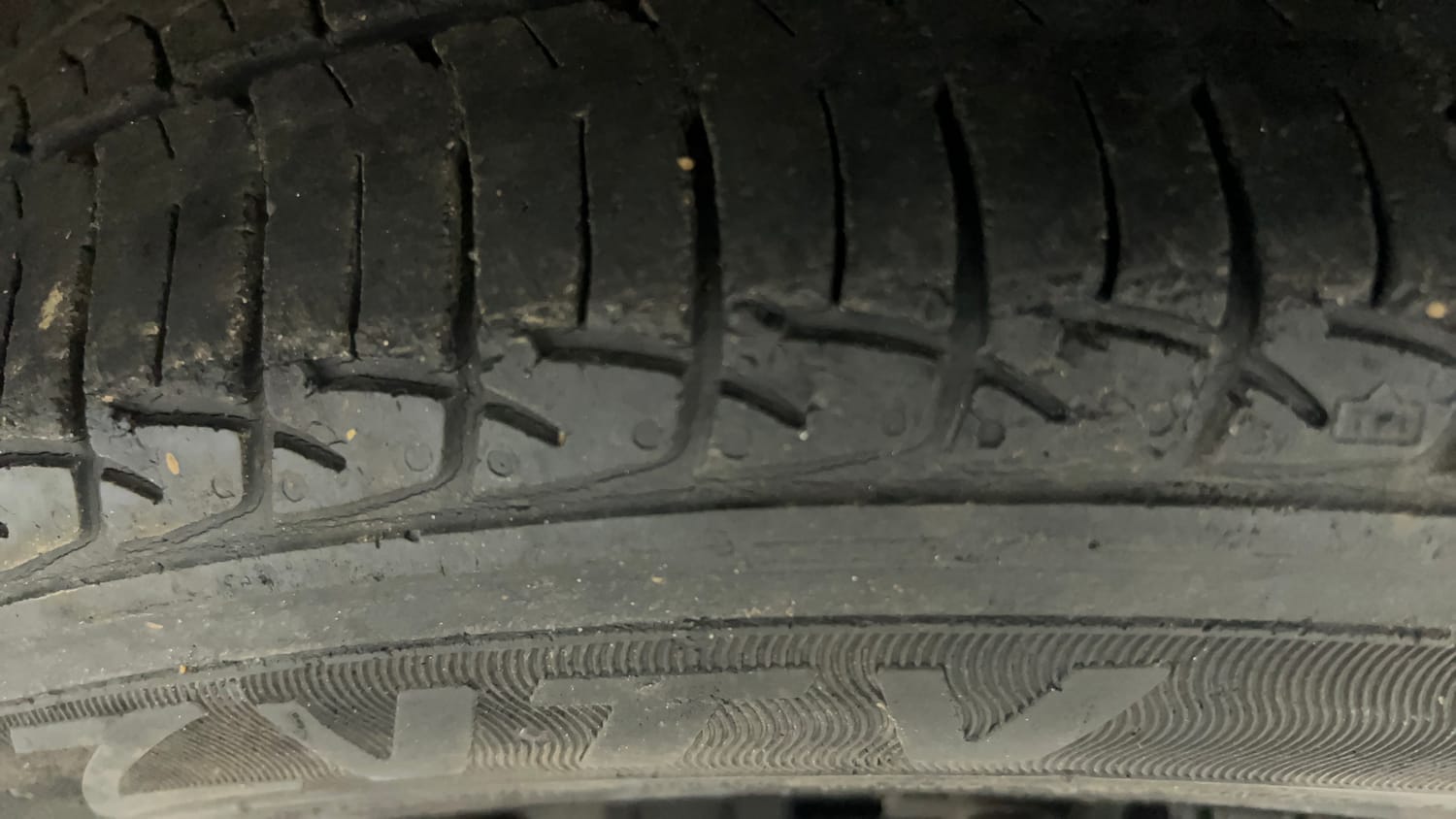 Used 2019 Volkswagen Ameo Comfortline 1.0L (P) Petrol Manual tyres LEFT FRONT TYRE TREAD VIEW