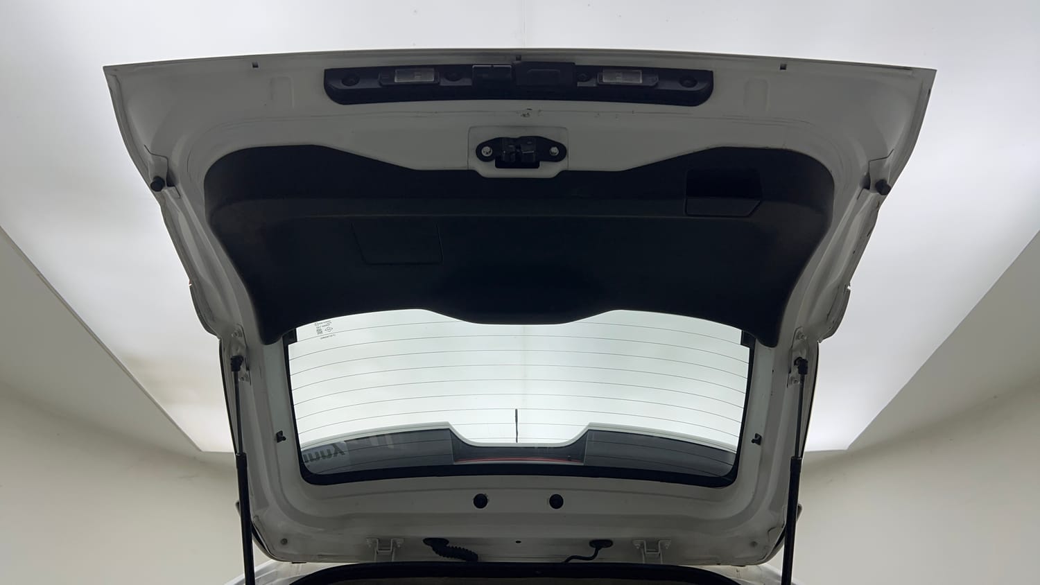 Used 2021 Nissan Magnite XE Petrol Manual interior DICKY DOOR OPEN VIEW