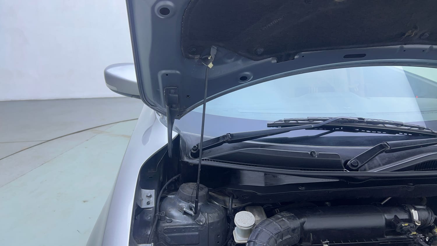 Used 2021 Maruti Suzuki Dzire VXi AGS Petrol Automatic engine ENGINE RIGHT SIDE HINGE & APRON VIEW