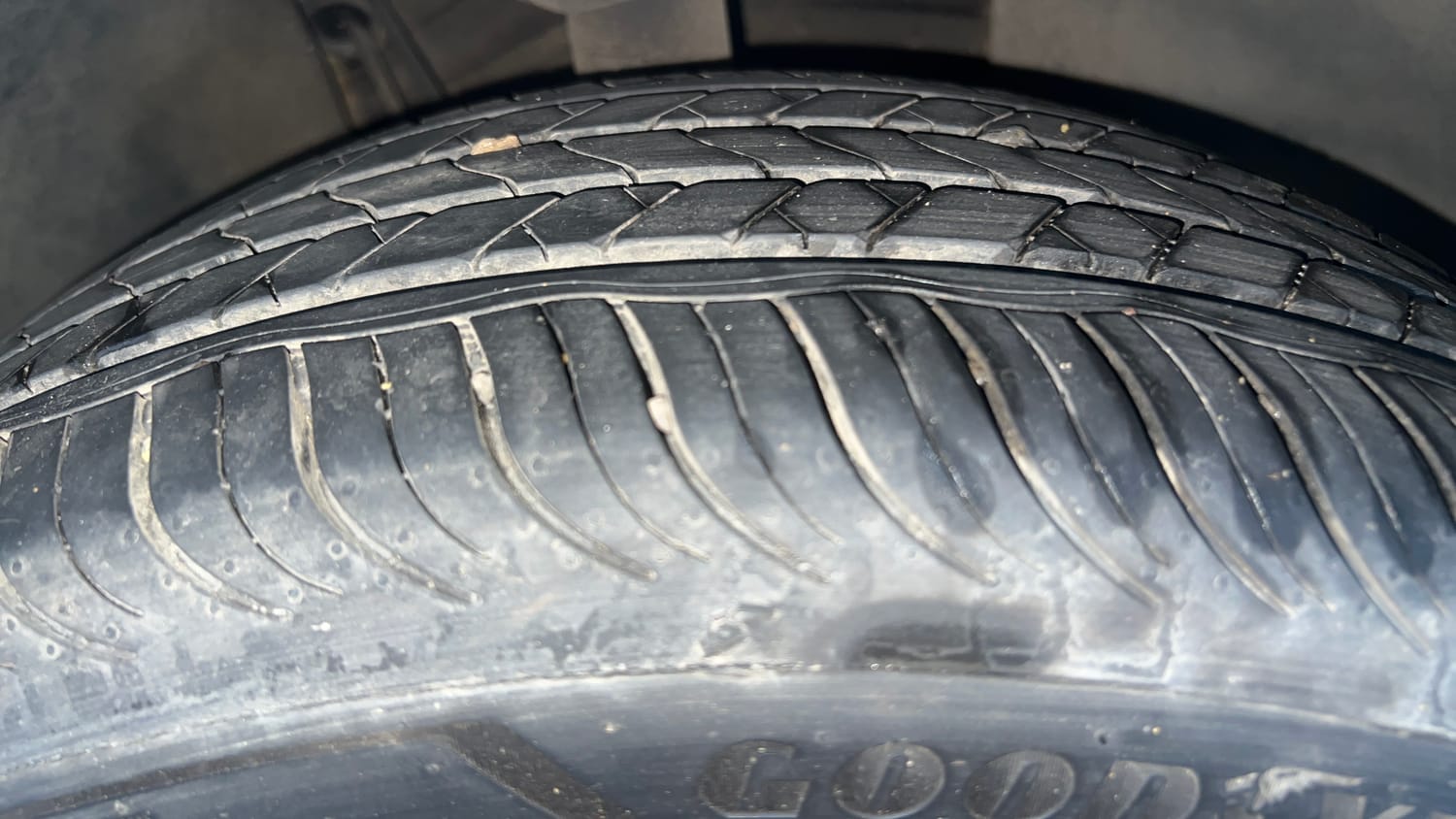 Used 2022 Volkswagen Taigun Topline 1.0 TSI MT Petrol Manual tyres RIGHT FRONT TYRE TREAD VIEW