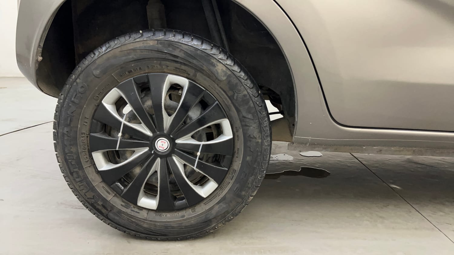 Used 2016 Datsun Redi-GO Sport Petrol Manual tyres RIGHT REAR TYRE RIM VIEW
