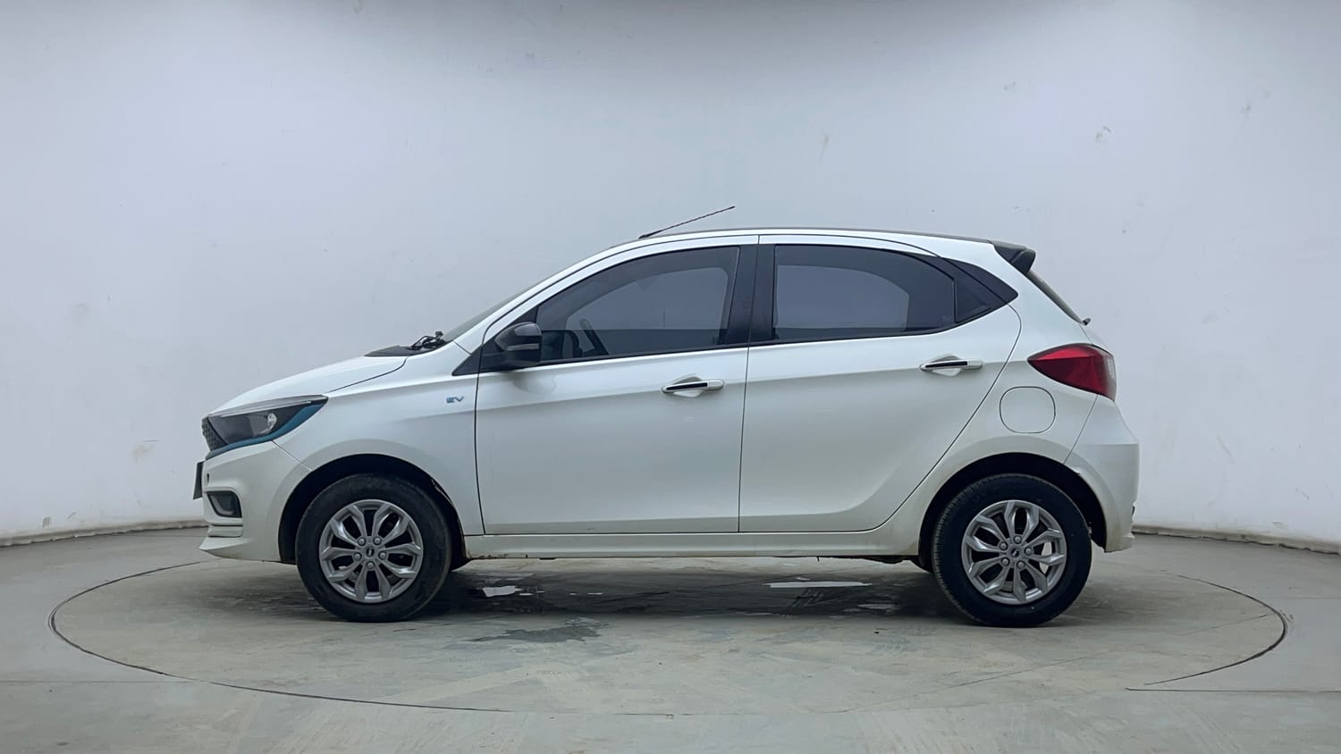 Used 2023 Tata Tiago EV XZ Plus Tech LUX Long Range Electric Automatic exterior LEFT SIDE VIEW