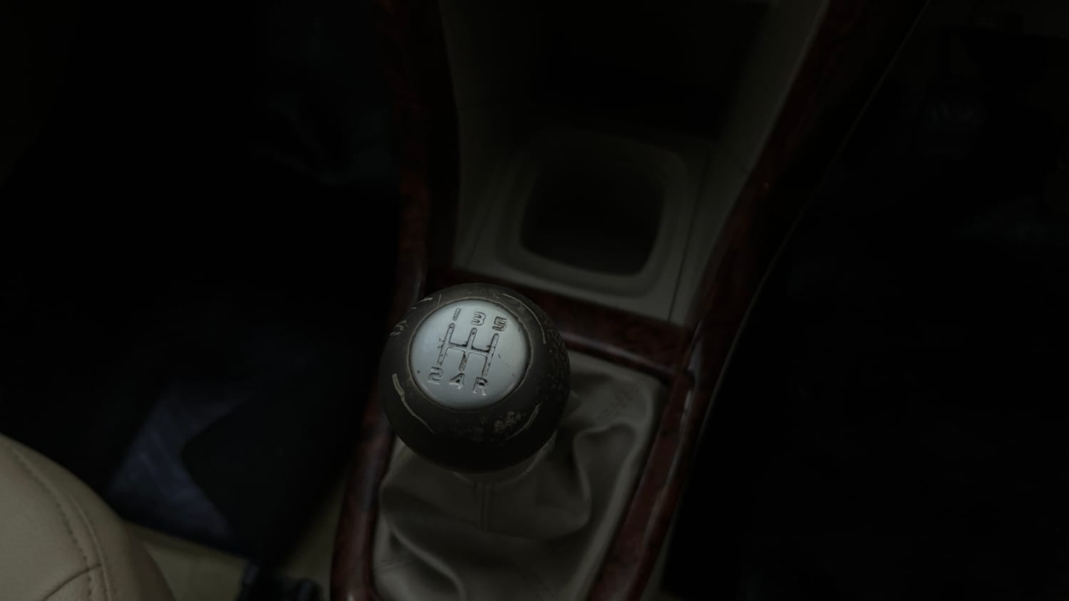 Used 2017 Maruti Suzuki Ertiga ZXI+ Petrol Manual interior GEAR  KNOB VIEW