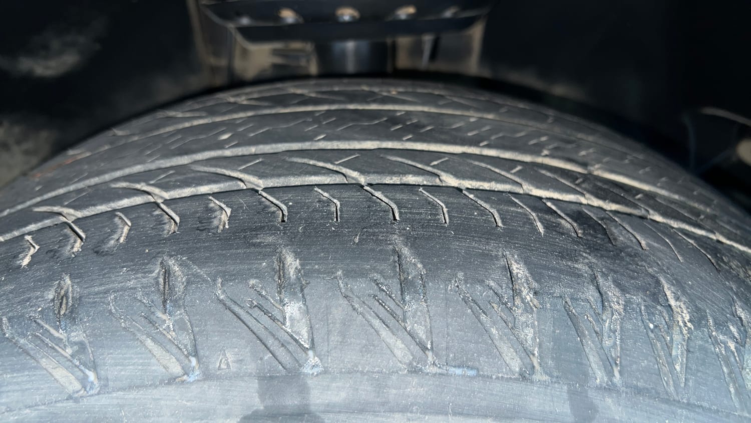 Used 2022 Tata Safari XZA Plus Diesel Automatic tyres RIGHT FRONT TYRE TREAD VIEW