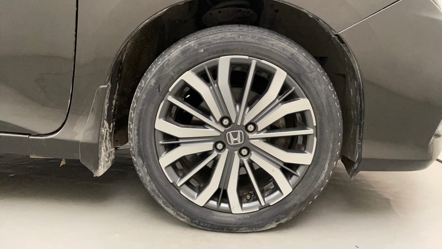 Used 2019 Honda City ZX CVT Petrol Petrol Automatic tyres RIGHT FRONT TYRE RIM VIEW