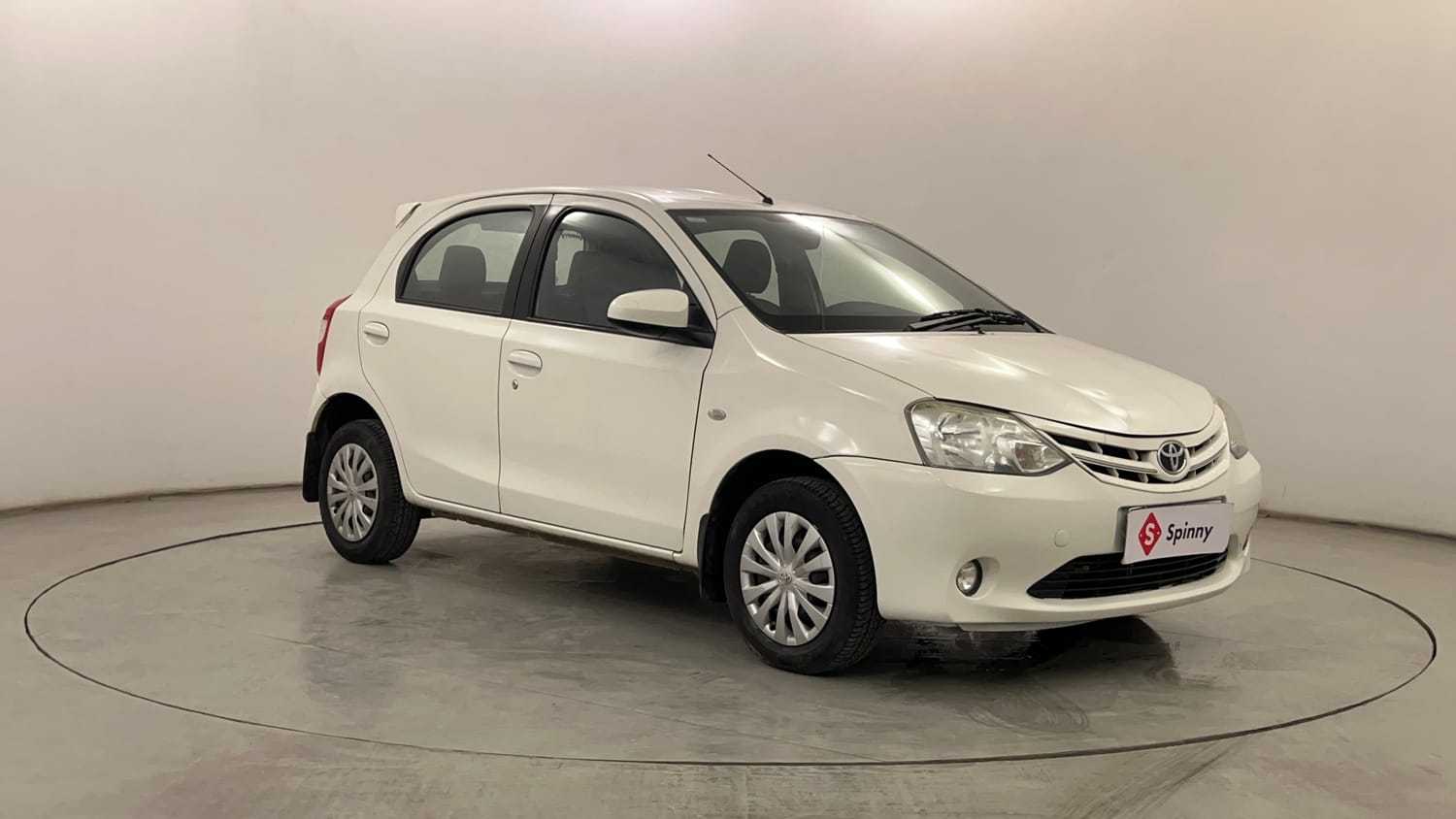 Used 2013 Toyota Etios Liva G Petrol Manual exterior RIGHT FRONT CORNER VIEW