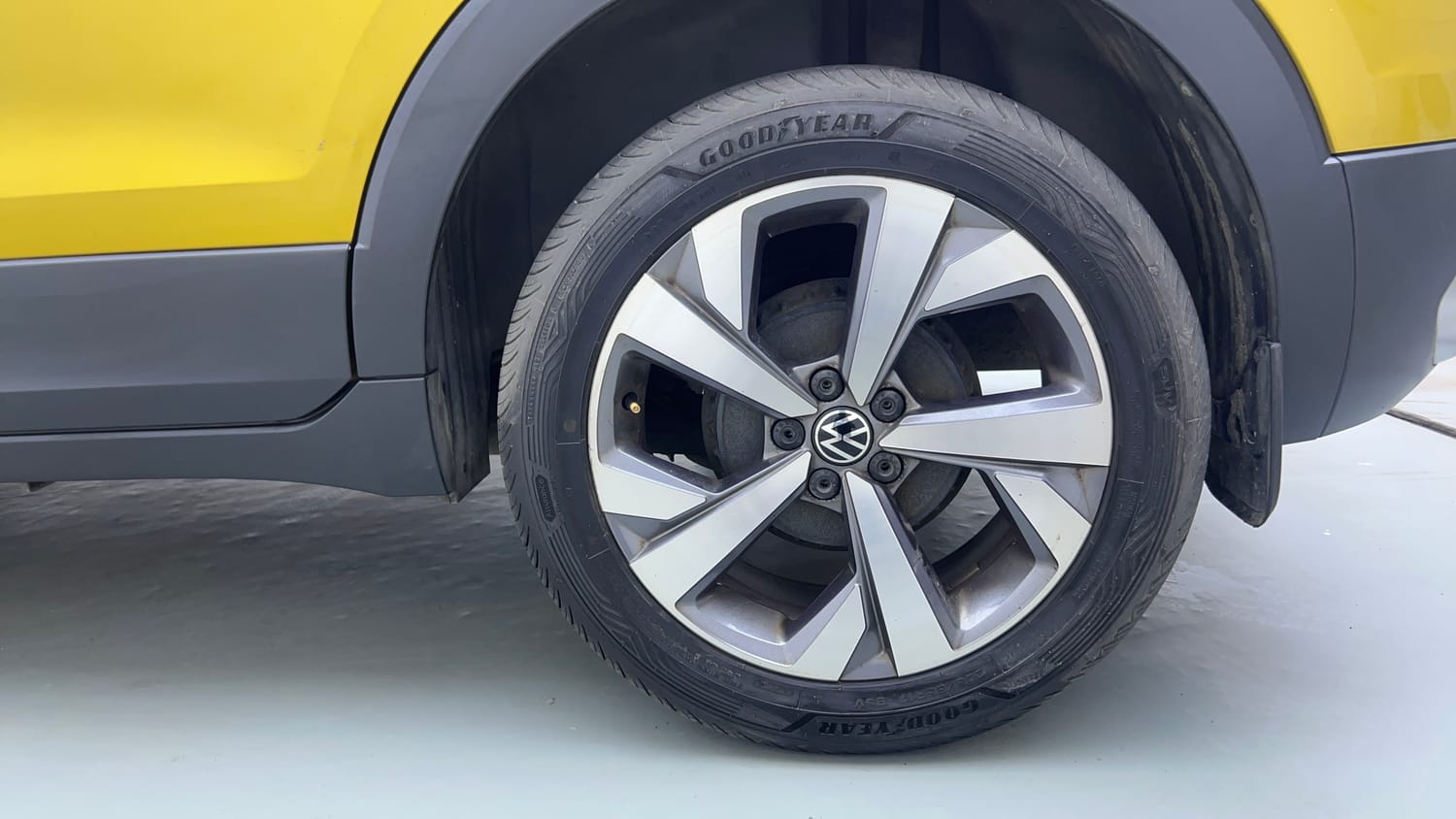 Used 2022 Volkswagen Taigun Topline 1.0 TSI MT Petrol Manual tyres LEFT REAR TYRE RIM VIEW