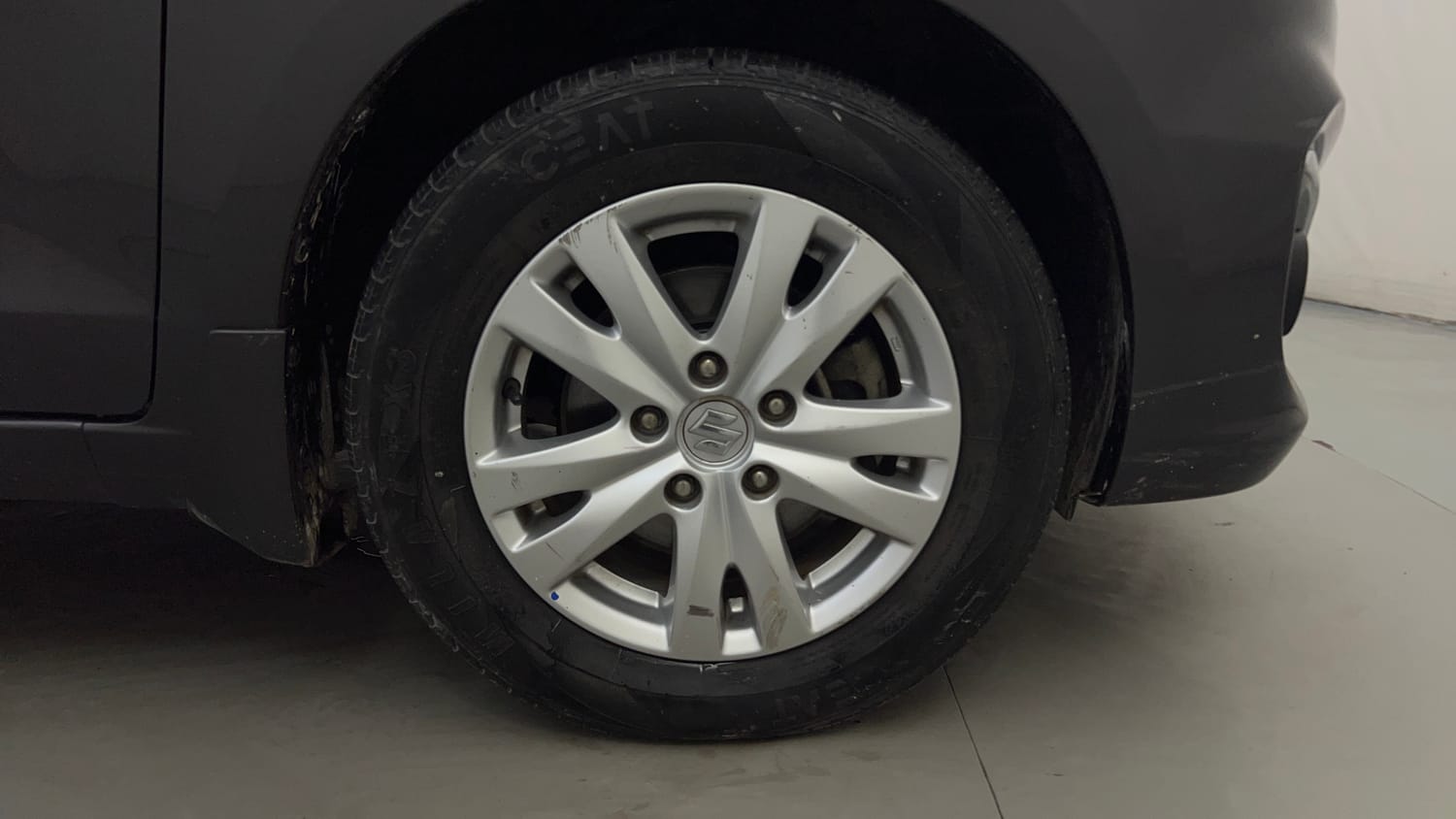 Used 2017 Maruti Suzuki Ertiga ZXI+ Petrol Manual tyres RIGHT FRONT TYRE RIM VIEW