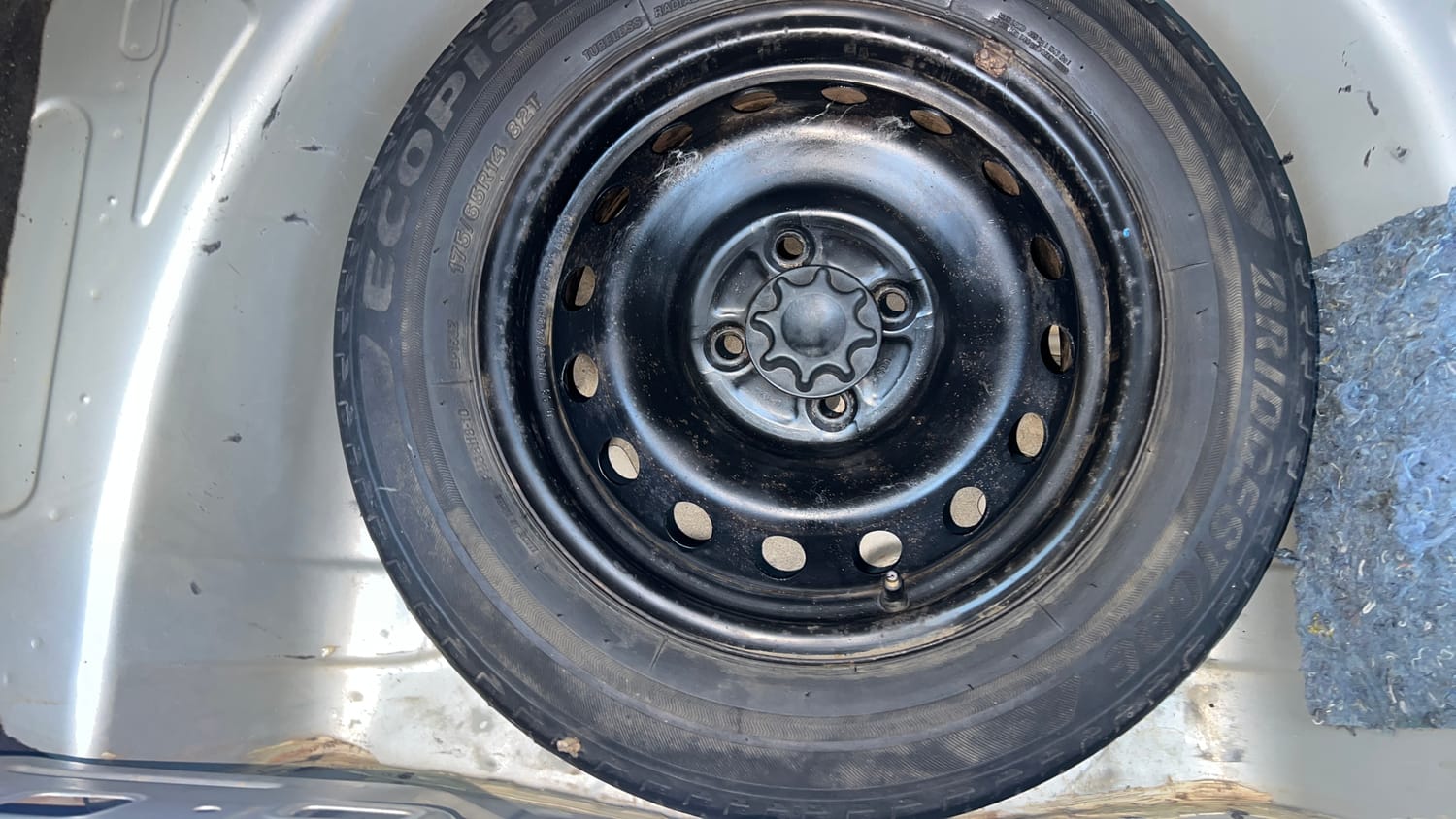 Used 2016 Toyota Etios Liva VD Diesel Manual tyres SPARE TYRE VIEW