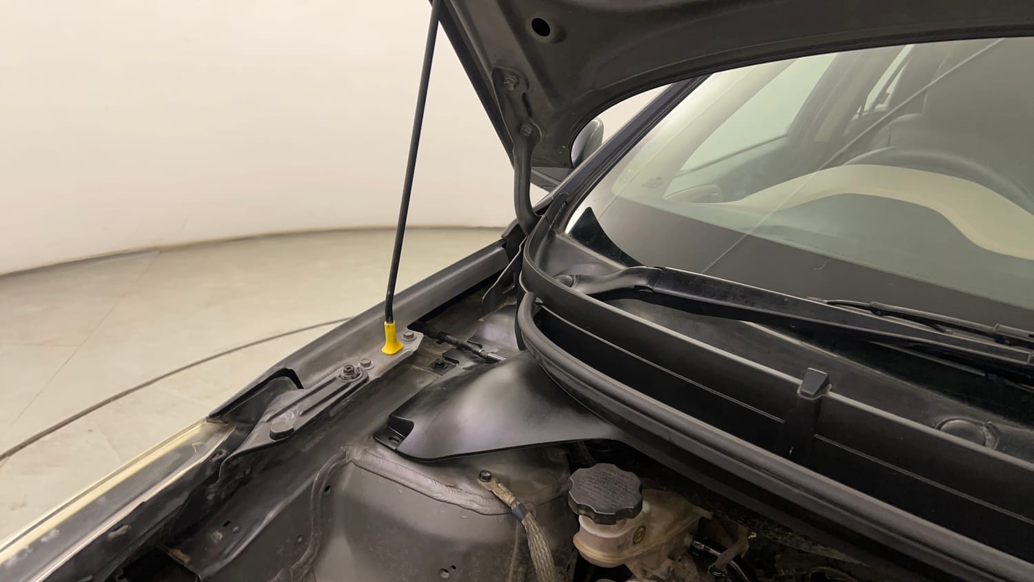 Used 2016 Hyundai Elite i20 Magna 1.2 Petrol Manual engine ENGINE RIGHT SIDE HINGE & APRON VIEW