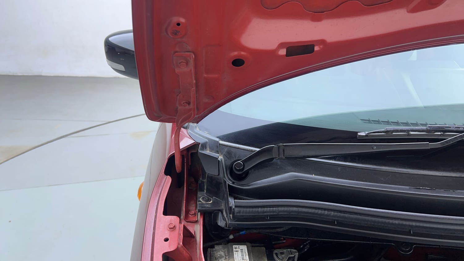 Used 2022 Maruti Suzuki Wagon R LXI 1.0 CNG Cng Manual engine ENGINE RIGHT SIDE HINGE & APRON VIEW