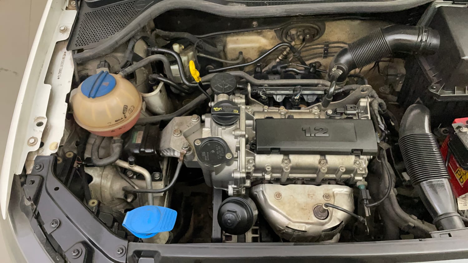 Used 2015 Volkswagen Polo Highline1.2L (P) Petrol Manual engine ENGINE RIGHT SIDE VIEW