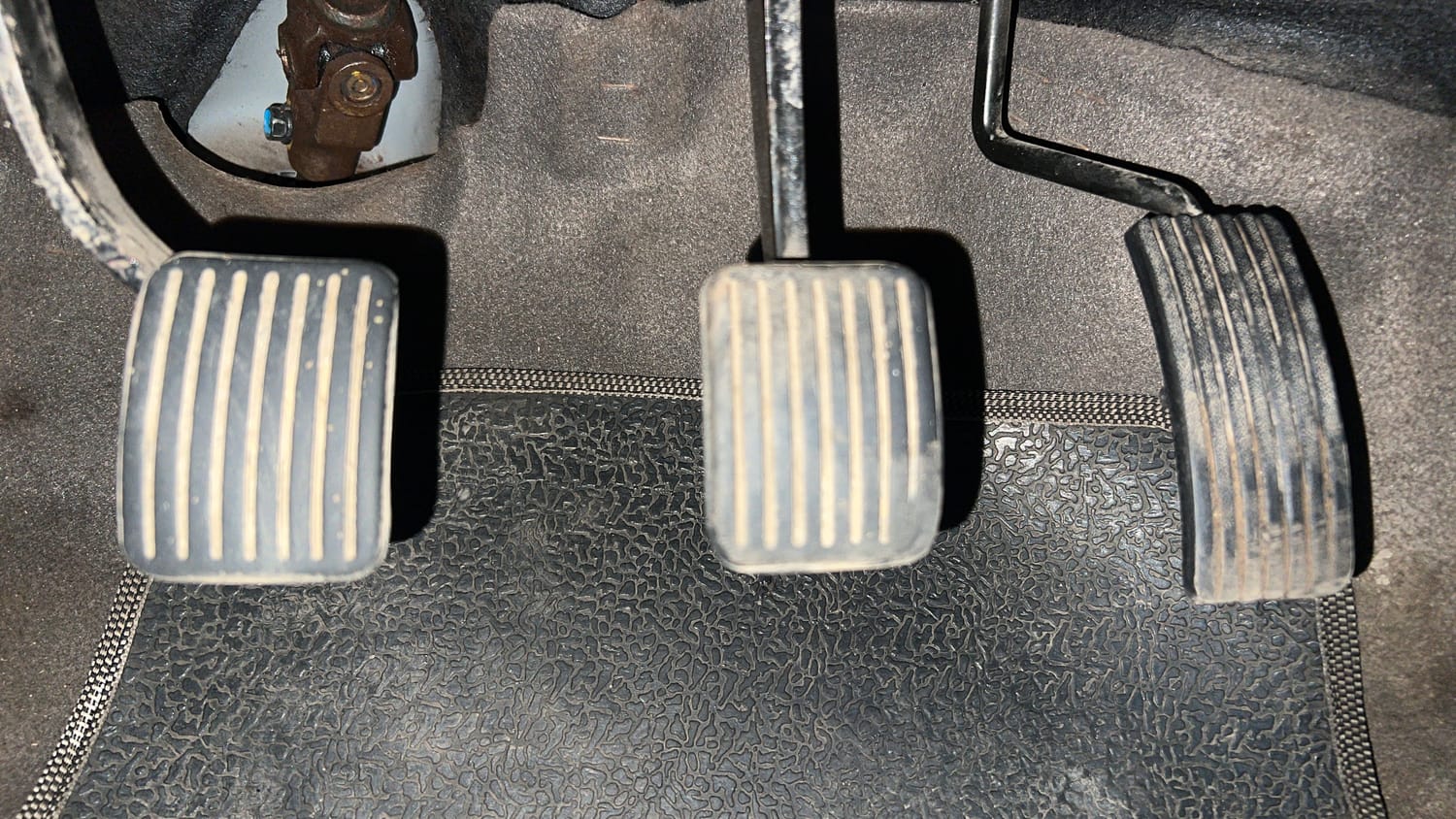 Used 2014 Hyundai i10 Sportz 1.1 iRDE2 Petrol Manual interior PEDALS VIEW