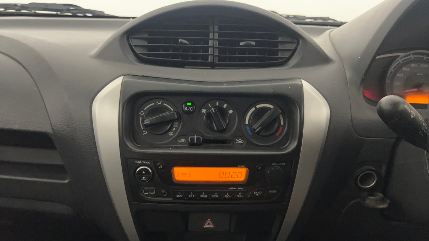 Used 2017 Maruti Suzuki Alto 800 VXI CNG (Outside Fitted) Petrol Manual interior MUSIC SYSTEM & AC CONTROL VIEW
