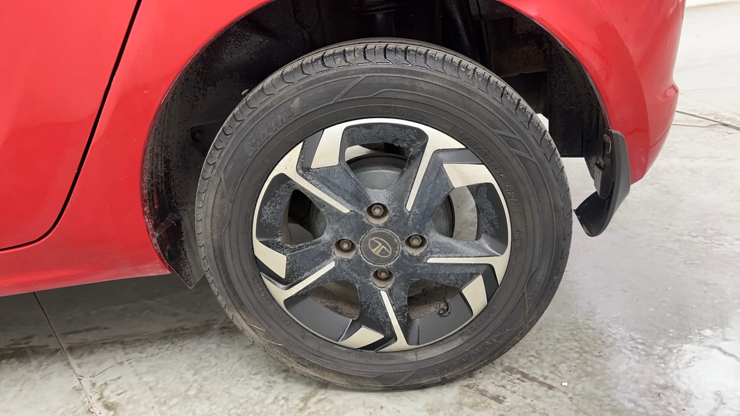 Used 2017 Tata Tiago Revotron XE (O) Petrol Manual tyres LEFT REAR TYRE RIM VIEW