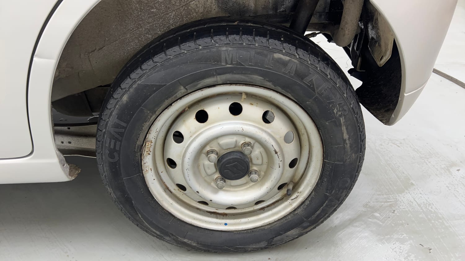 Used 2013 Maruti Suzuki Wagon R LXI CNG Cng Manual tyres LEFT REAR TYRE RIM VIEW
