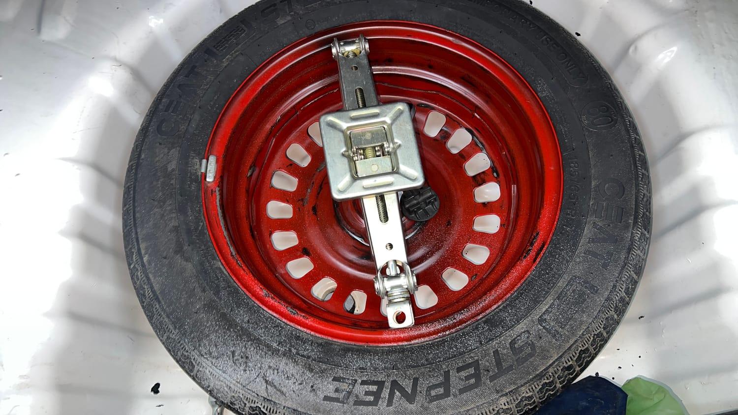 Used 2021 Nissan Magnite XE Petrol Manual tyres SPARE TYRE VIEW
