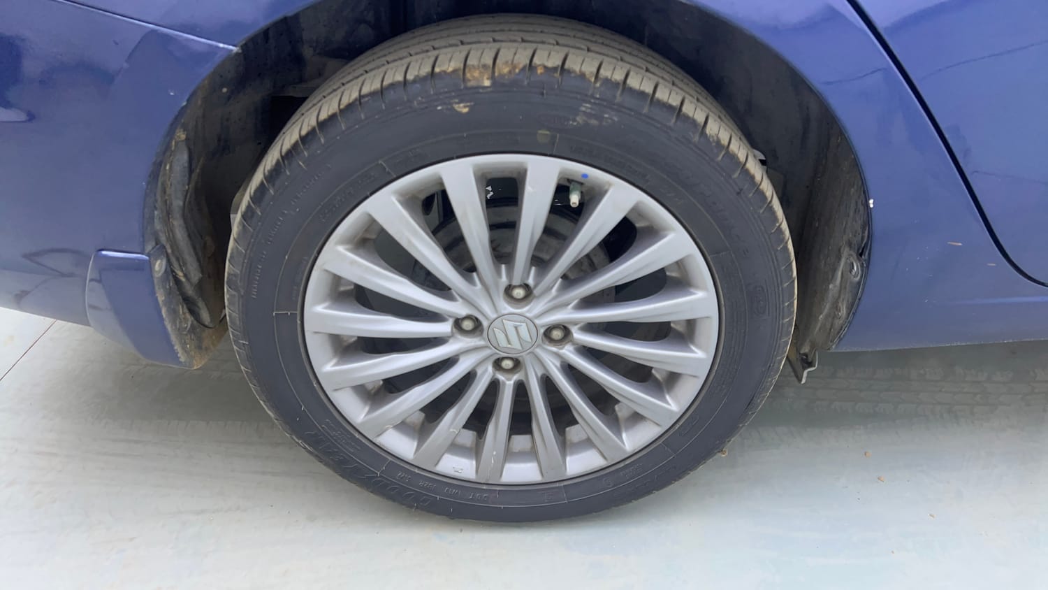 Used 2017 Maruti Suzuki Ciaz Alpha 1.4 AT Petrol Automatic tyres RIGHT REAR TYRE RIM VIEW