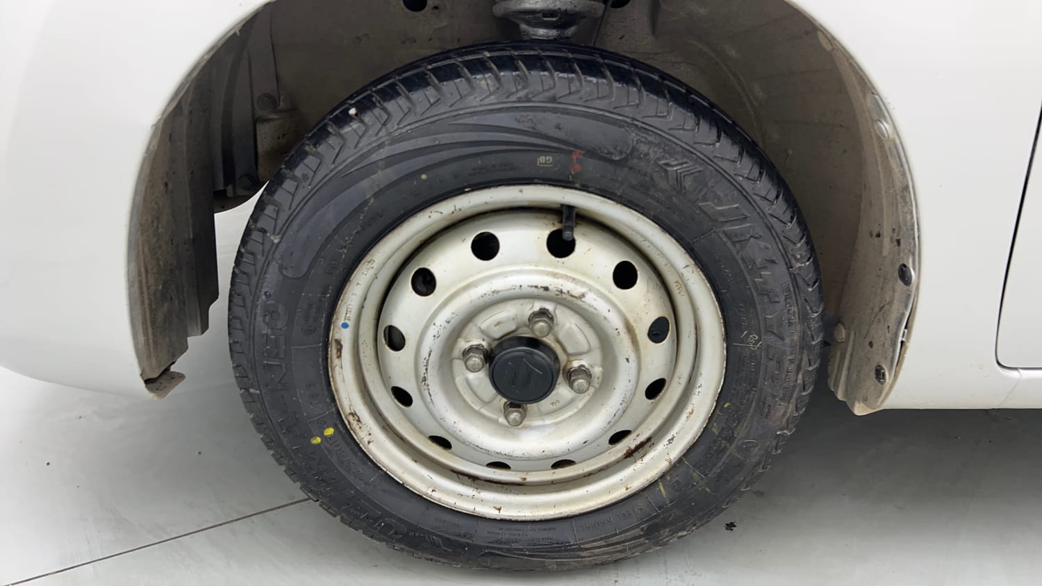 Used 2013 Maruti Suzuki Wagon R LXI CNG Cng Manual tyres LEFT FRONT TYRE RIM VIEW