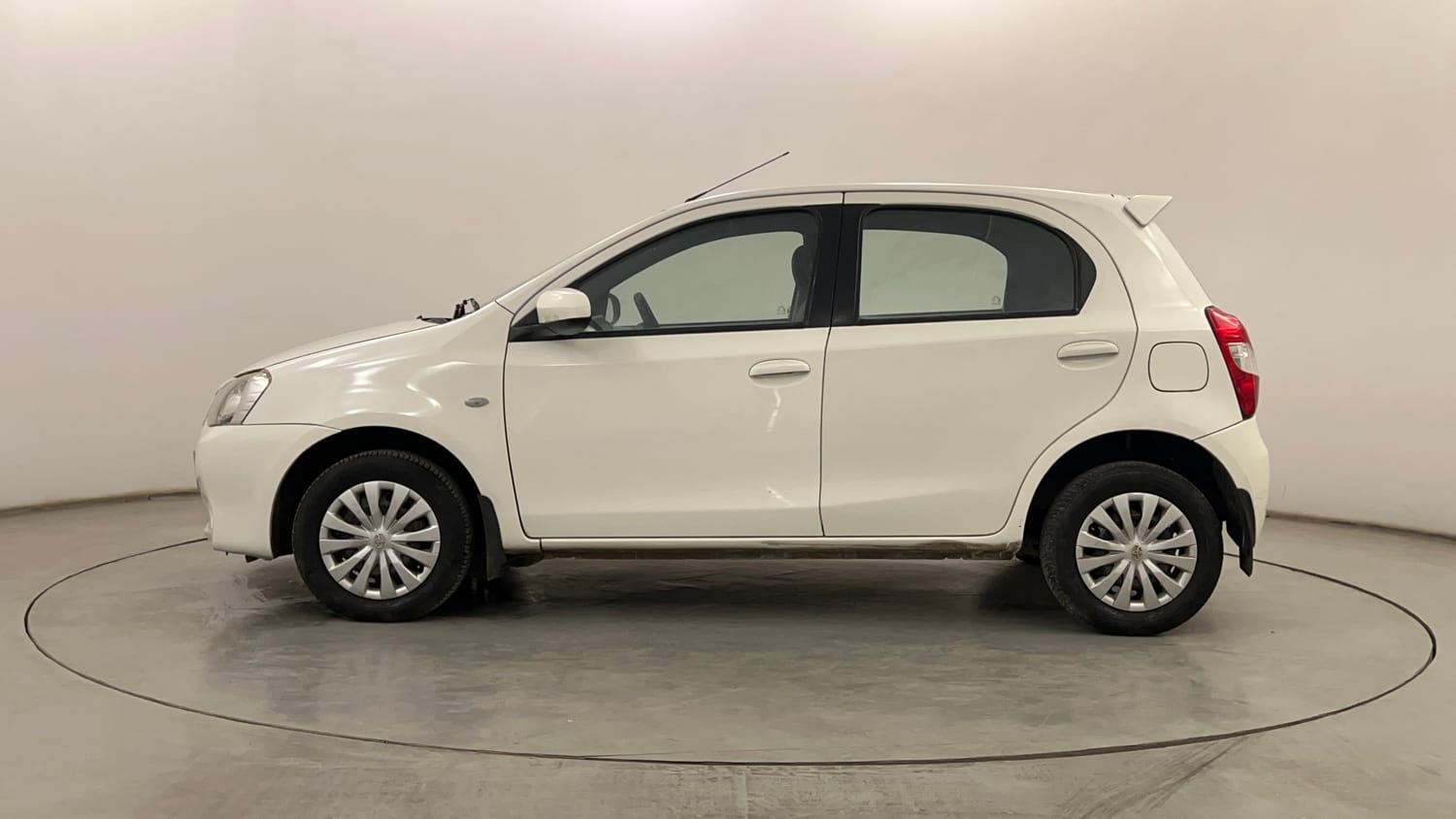 Used 2013 Toyota Etios Liva G Petrol Manual exterior LEFT SIDE VIEW