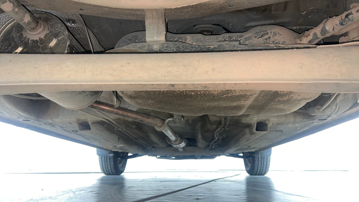 Used 2022 Renault Kwid RXT 1.0 AMT (O) Petrol Automatic extra REAR UNDERBODY VIEW (TAKEN FROM REAR)