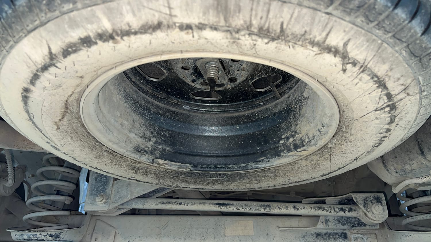 Used 2022 Tata Safari XZA Plus Diesel Automatic tyres SPARE TYRE VIEW