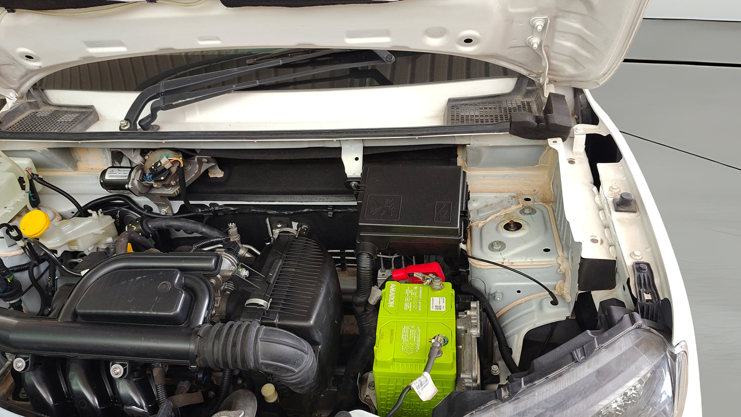 Used 2024 Renault Kwid CLIMBER 1.0 AMT Dual Tone Petrol Automatic engine ENGINE LEFT SIDE HINGE & APRON VIEW