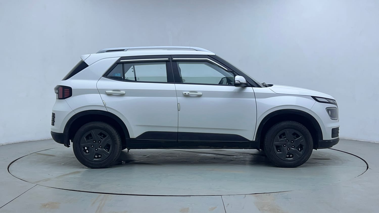 Used 2023 Hyundai Venue SX 1.2 Petrol Petrol Manual exterior RIGHT SIDE VIEW