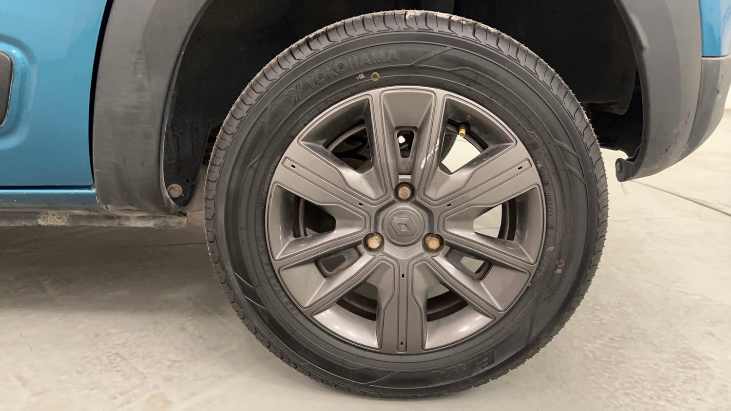 Used 2020 Renault Kwid CLIMBER 1.0 Opt Petrol Manual tyres LEFT REAR TYRE RIM VIEW