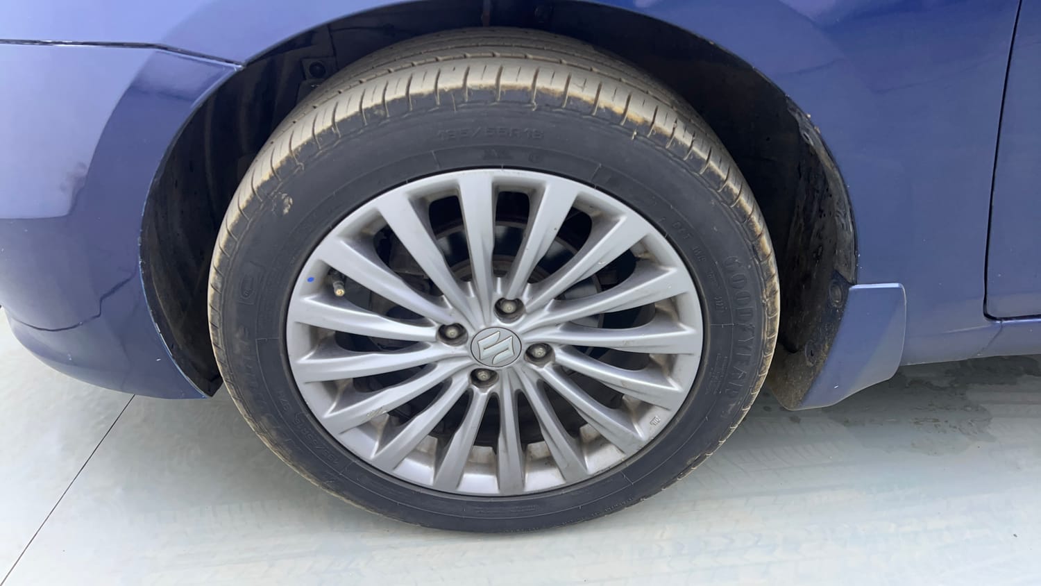 Used 2017 Maruti Suzuki Ciaz Alpha 1.4 AT Petrol Automatic tyres LEFT FRONT TYRE RIM VIEW