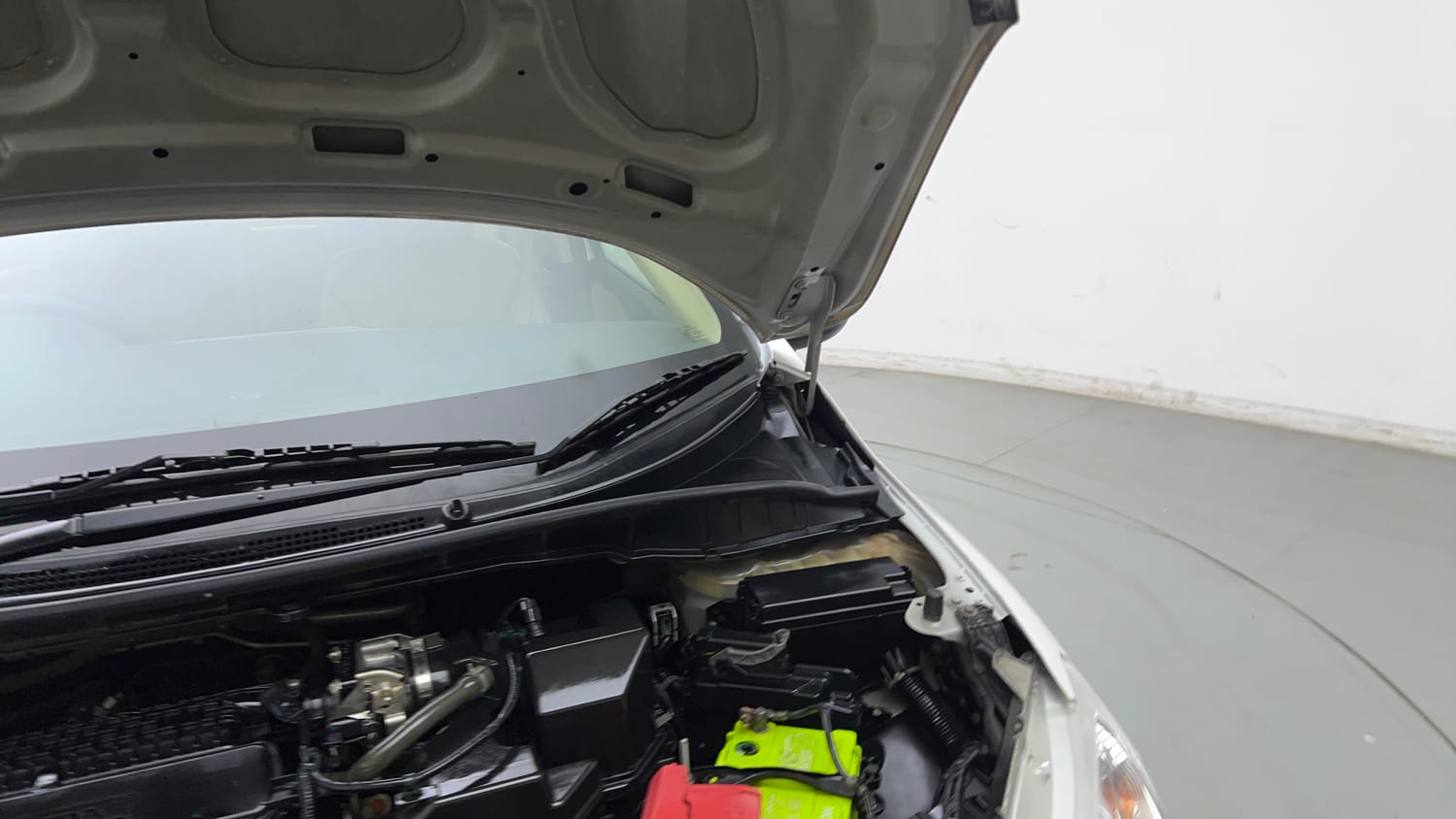 Used 2015 Honda City V Petrol Manual engine ENGINE LEFT SIDE HINGE & APRON VIEW
