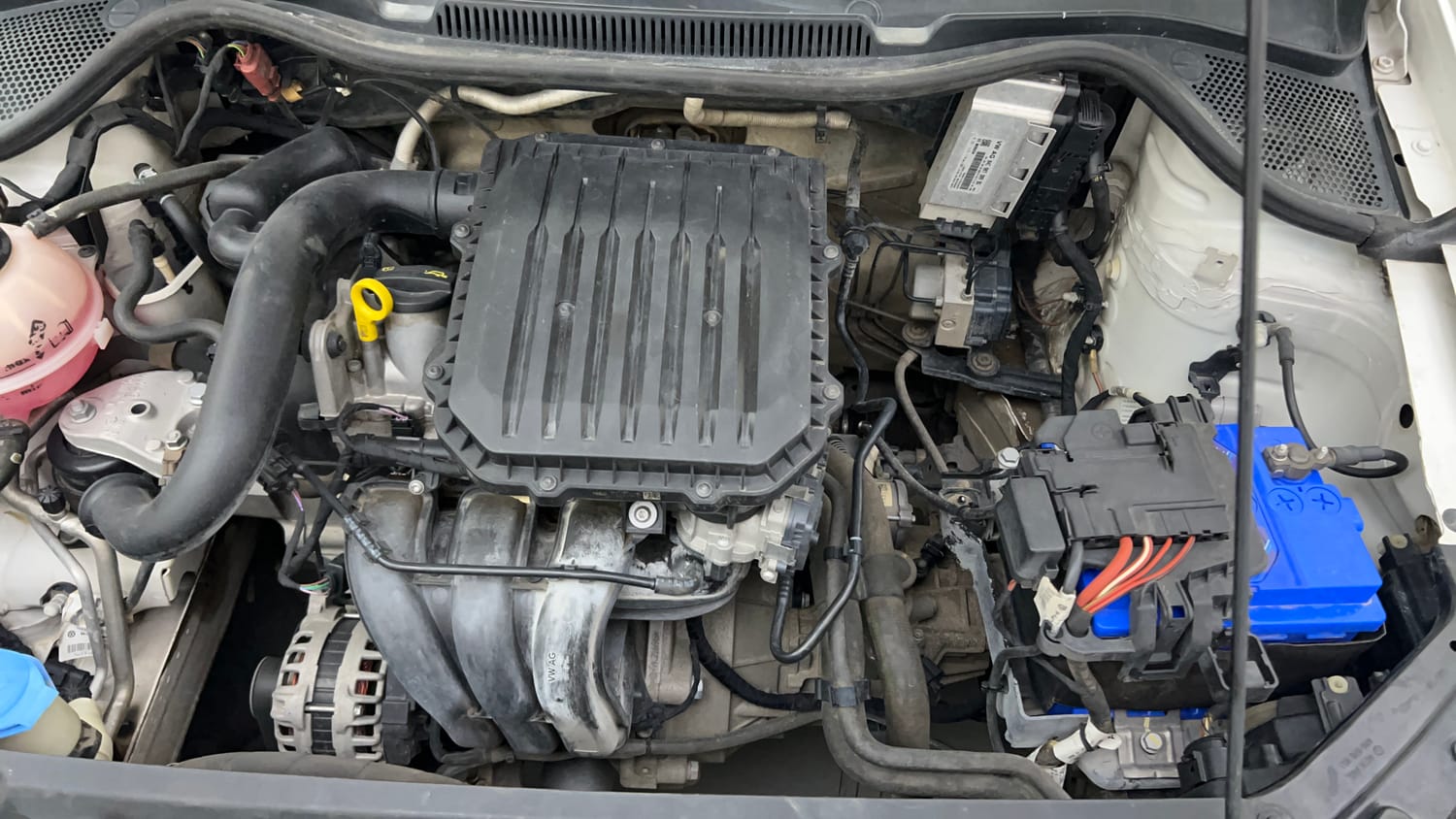Used 2019 Volkswagen Ameo Comfortline 1.0L (P) Petrol Manual engine ENGINE LEFT SIDE VIEW