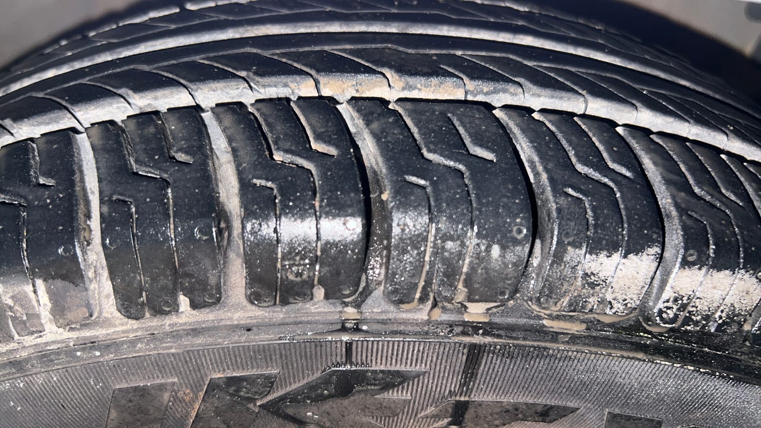 Used 2015 Hyundai i10 Sportz 1.1 iRDE2 Petrol Manual tyres RIGHT FRONT TYRE TREAD VIEW