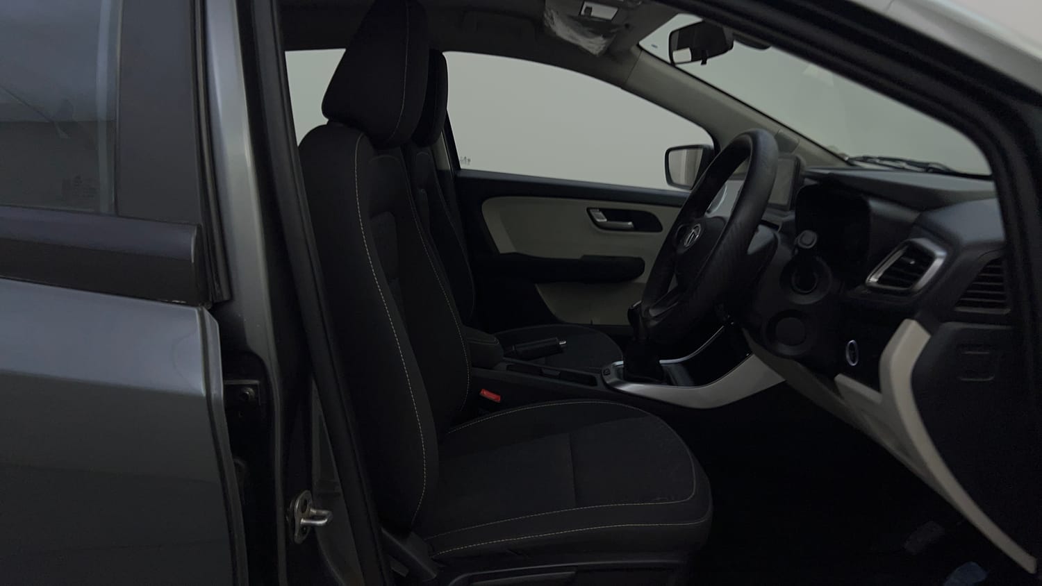 Used 2023 Tata Altroz XZ Diesel Diesel Manual interior RIGHT SIDE FRONT DOOR CABIN VIEW