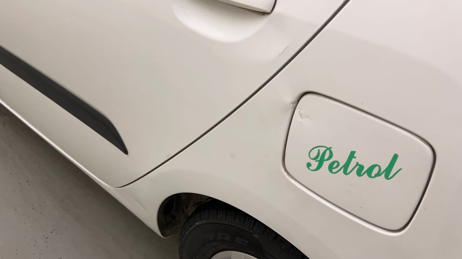 Used 2015 Hyundai i10 Sportz 1.1 iRDE2 Petrol Manual dents MINOR SCRATCH